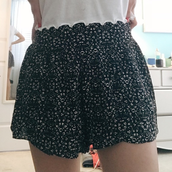 Black Flow Shorts - Picture 3 of 4